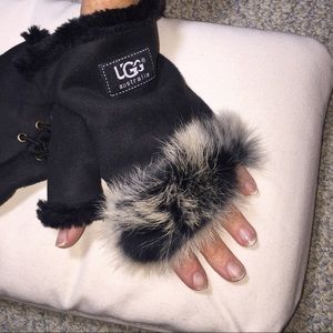 UGG Black Suede and Fur Fingerless Gloves/Mittens